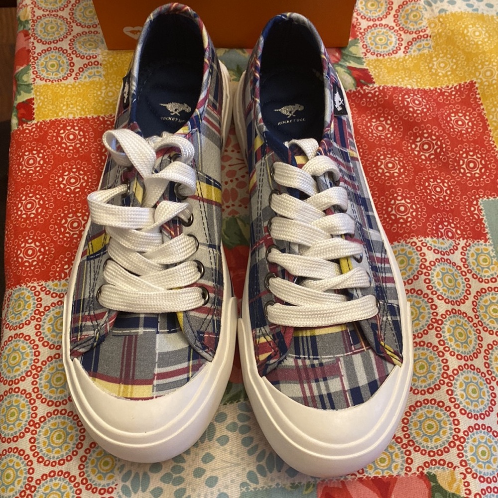 Rocket Dog sneakers. Size (7)